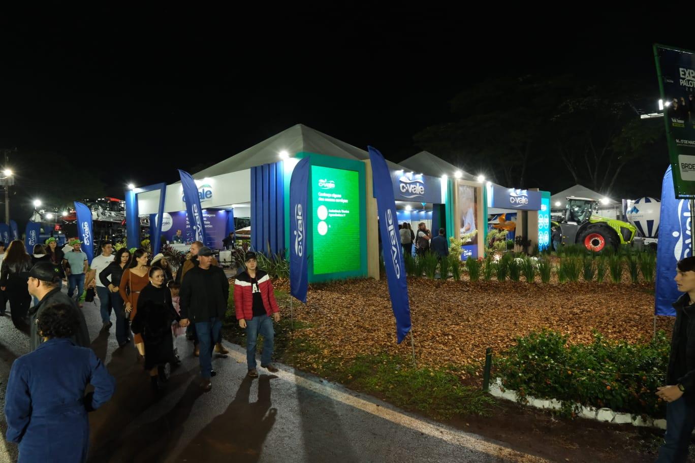 Famílias de Palotina e região prestigiaram o estande da C.Vale durante a Expo Palotina 2026