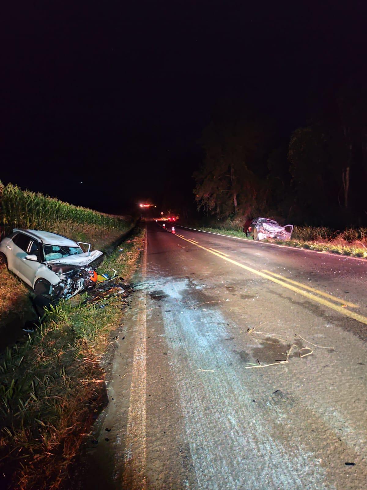 Acidente na PR-180, em Cascavel, deixou duas mulheres gravemente feridas na tarde desta terça-feira (12). Entre as vítimas está uma gestante de 32 anos