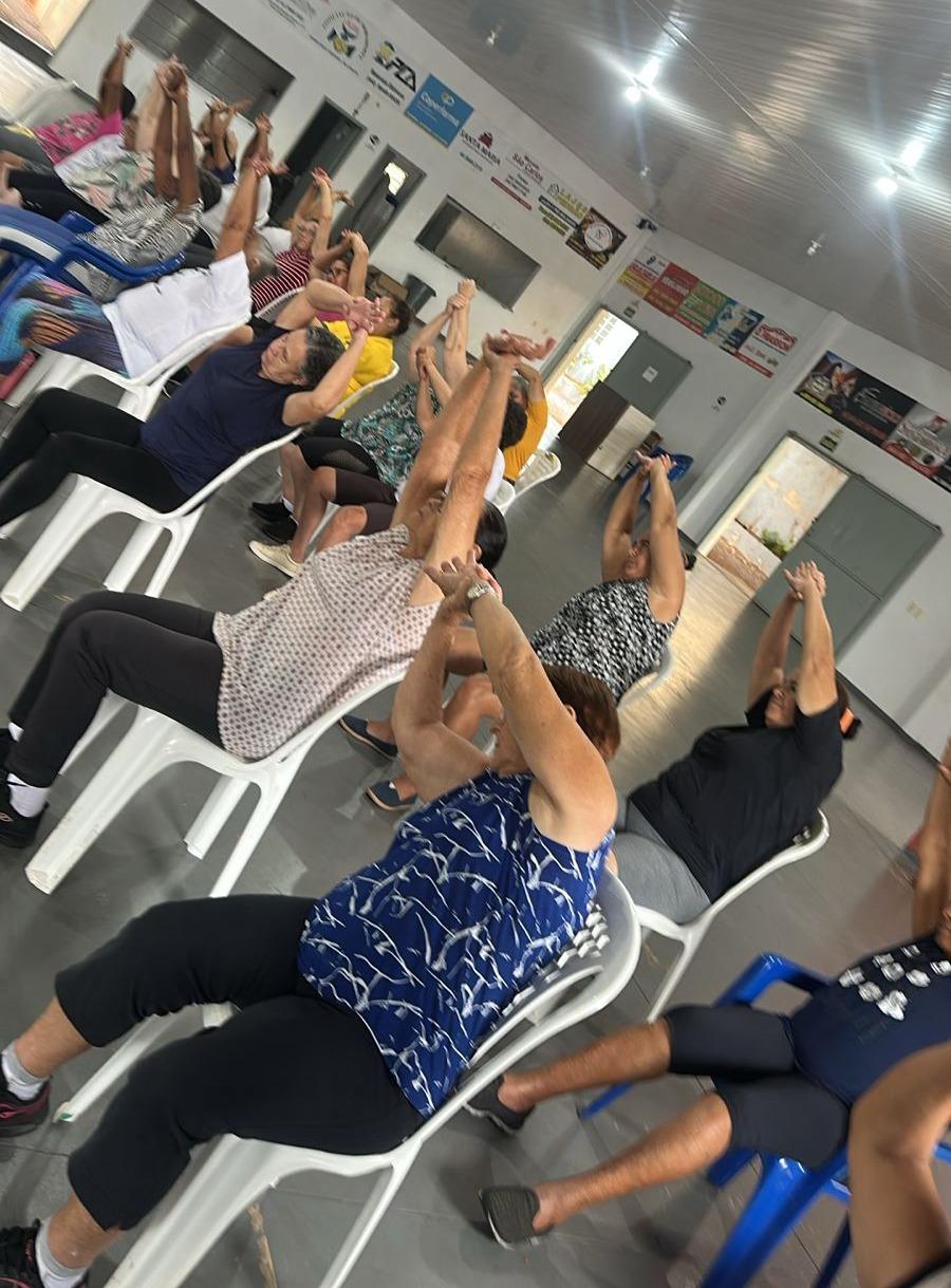 Pacientes participam das atividades promovidas pelo EMULTI, iniciativa que incentiva saúde, integração e qualidade de vida