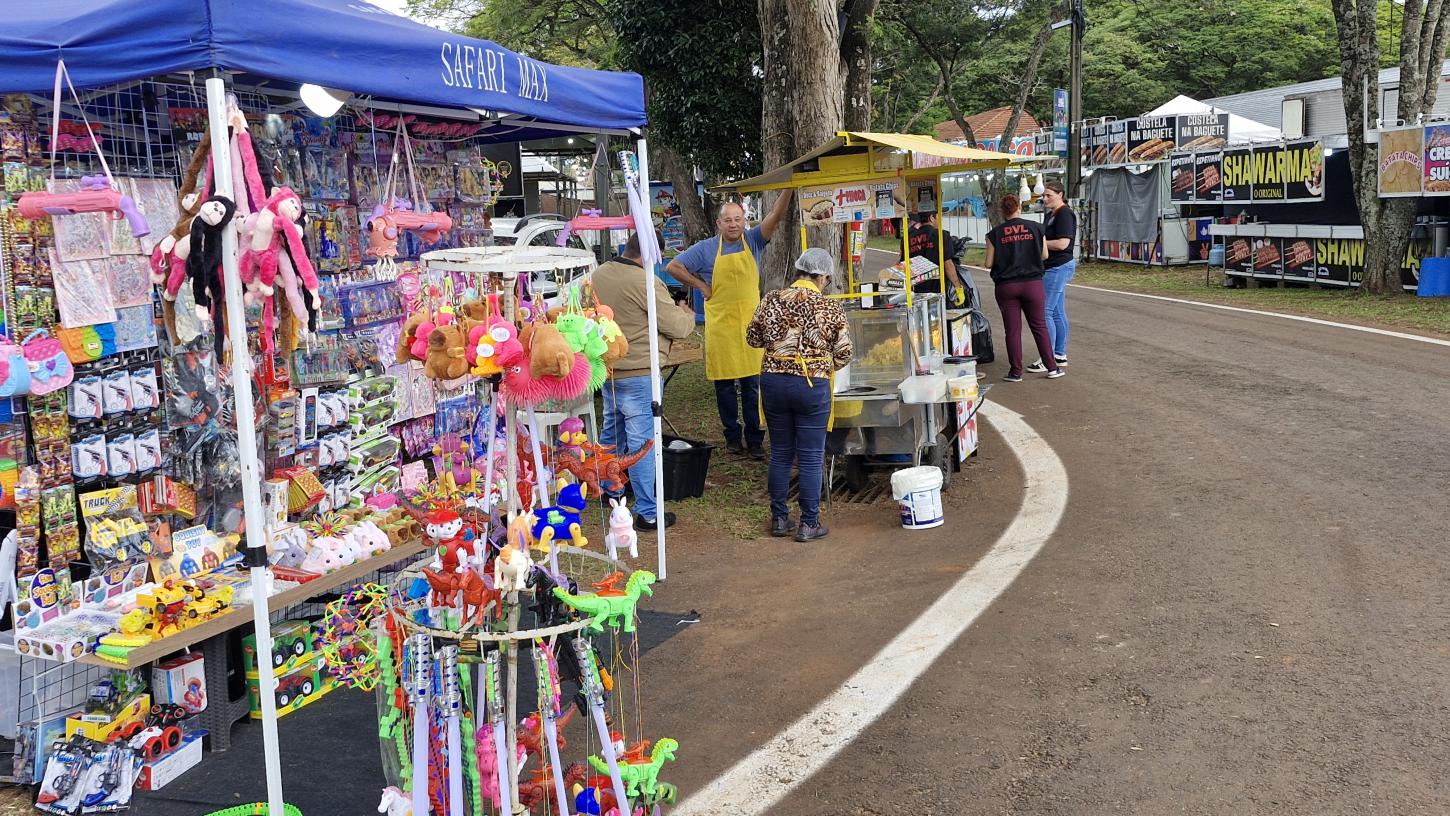 Parque de diversões, praça de alimentação, arena e espaços de exposição estão prontos para os quatro dias de emoção da Expo Palotina 2026.