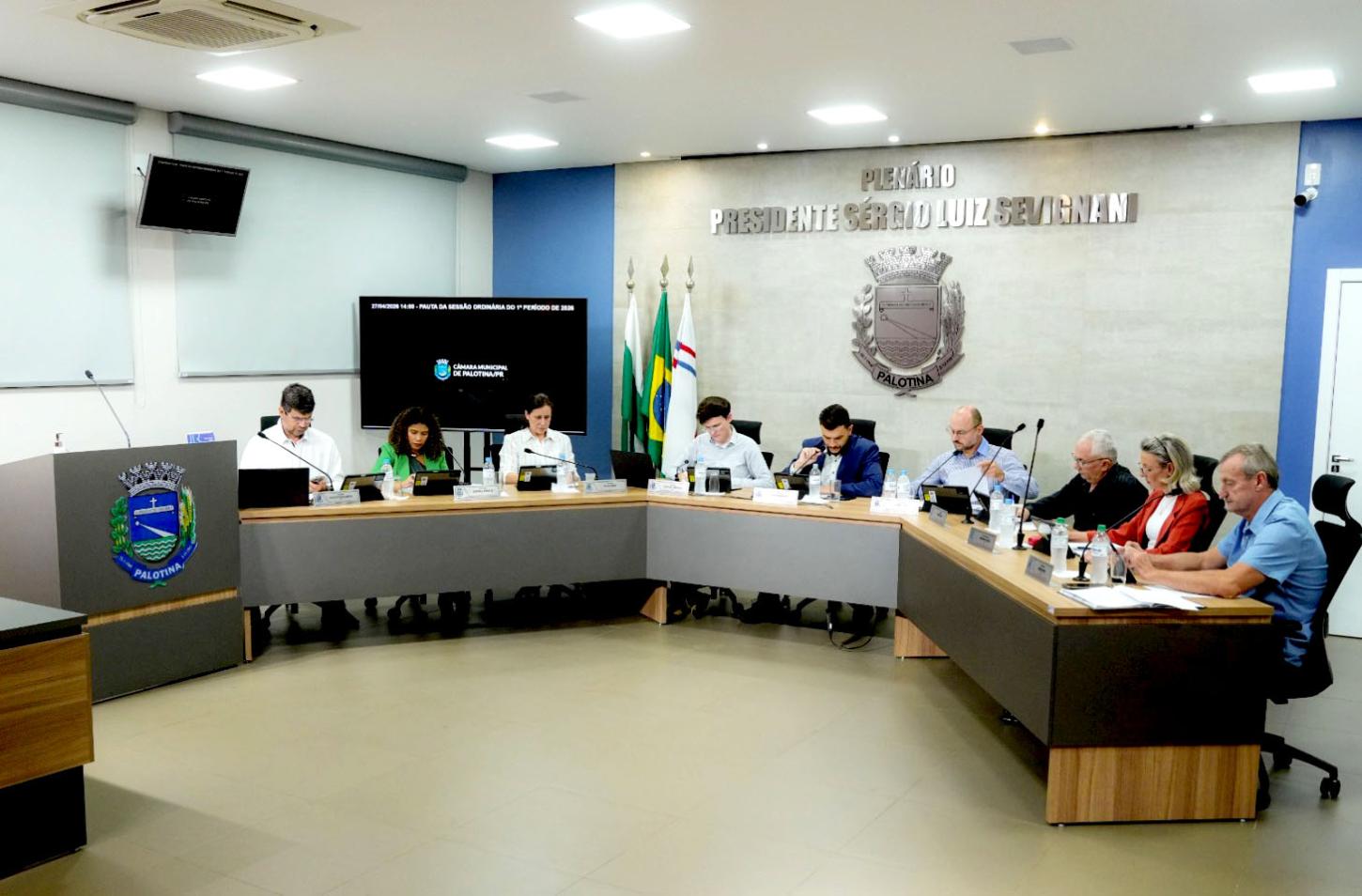 Os nove vereadores de Palotina participaram da sessão extraordinária que aprovou, por unanimidade, projetos considerados estratégicos para o município