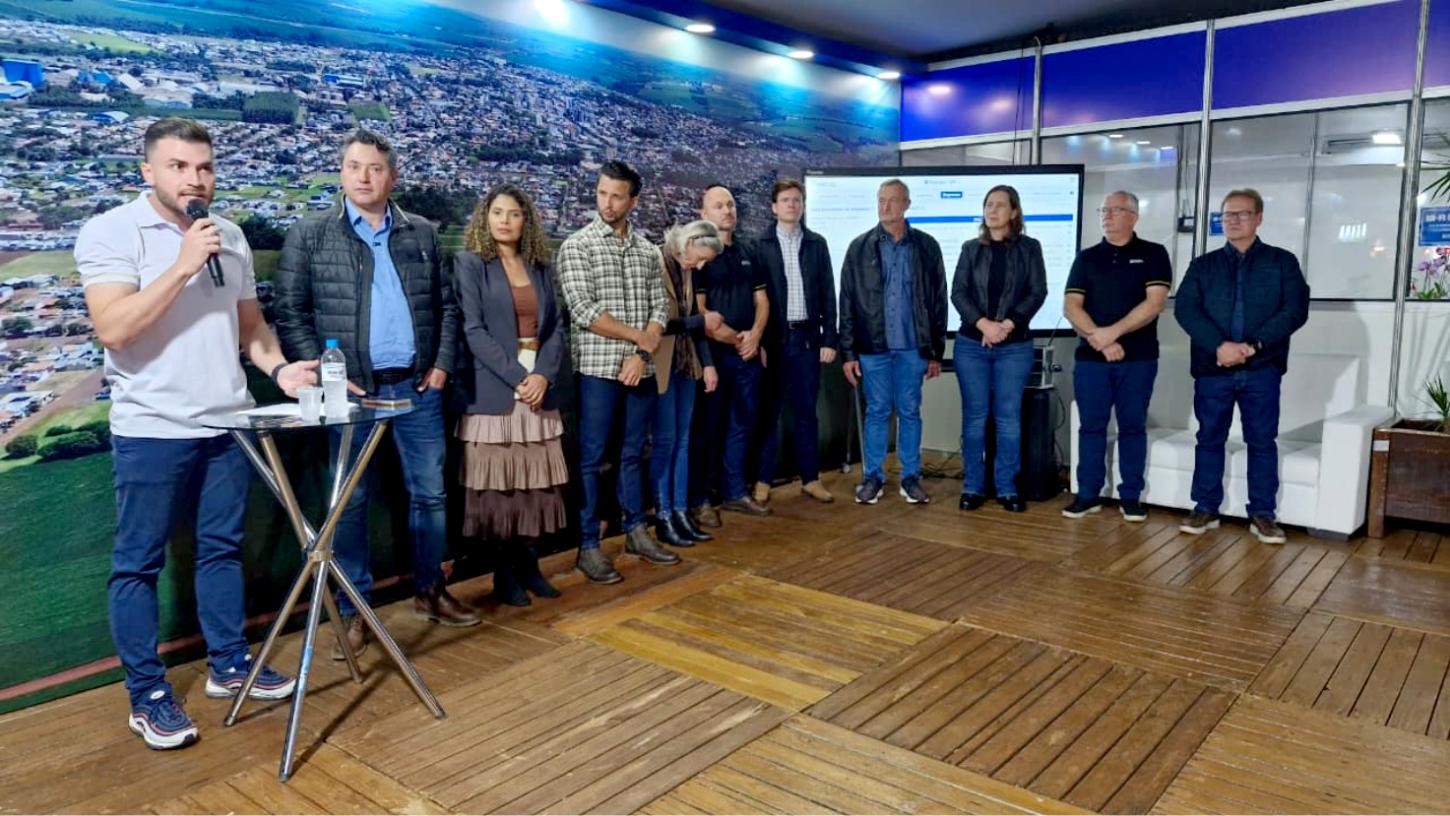 O presidente da Câmara, vereador Thiago Mostachio, destacou a importância da aproximação entre o Legislativo e a comunidade durante a abertura do estande da Câmara na Expo Palotina 2026
