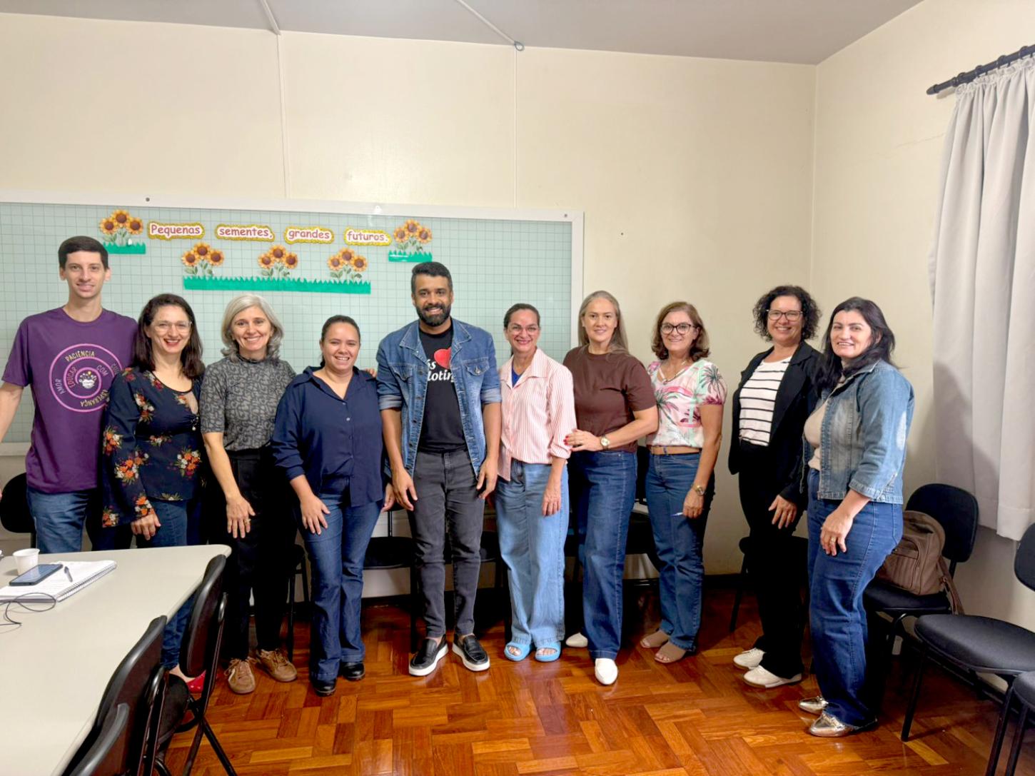 Nova diretoria do Conselho Municipal de Educação de Palotina, com Marcelo Lisboa na presidência e Jorcelina Lino Ventura na vice, durante reunião que definiu a condução dos trabalhos do colegiado
