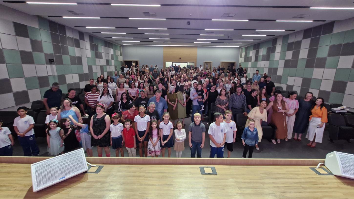 Emoção, criatividade e homenagens marcaram a noite de premiação da 26ª edição do Concurso A Melhor Mãe do Mundo