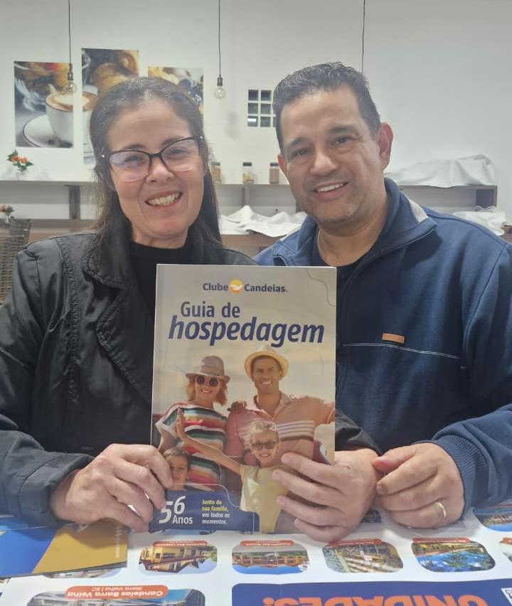 Ana Maria e Marcelo Silva conheceram o guia de hospedagem do Clube Candeias. Oportunidades de lazer, turismo e momentos especiais em família
