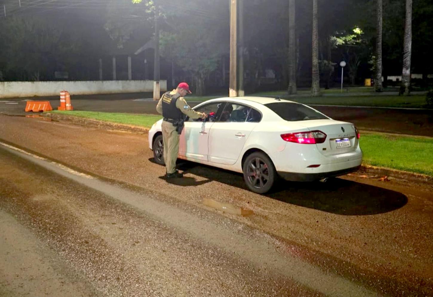 Equipes da Polícia Rodoviária realizaram barreiras simultâneas da Operação Lei Seca nas rodovias da região, reforçando a fiscalização e o combate à combinação de álcool e direção