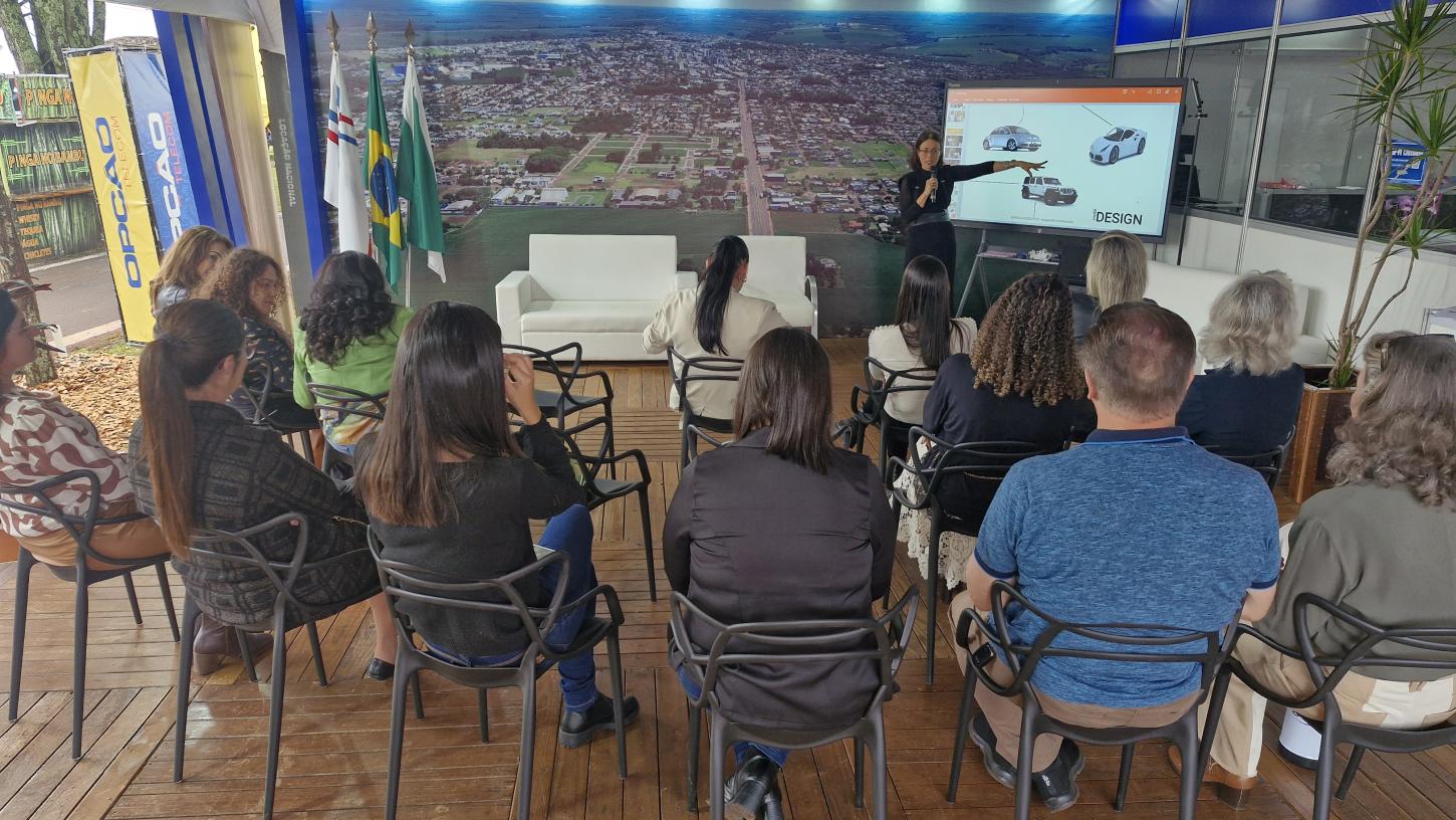 Workshop sobre empoderamento feminino com Márcia Pizolotto está movimentando o estande da Câmara Municipal na Expo Palotina 2026 neste sábado (16)