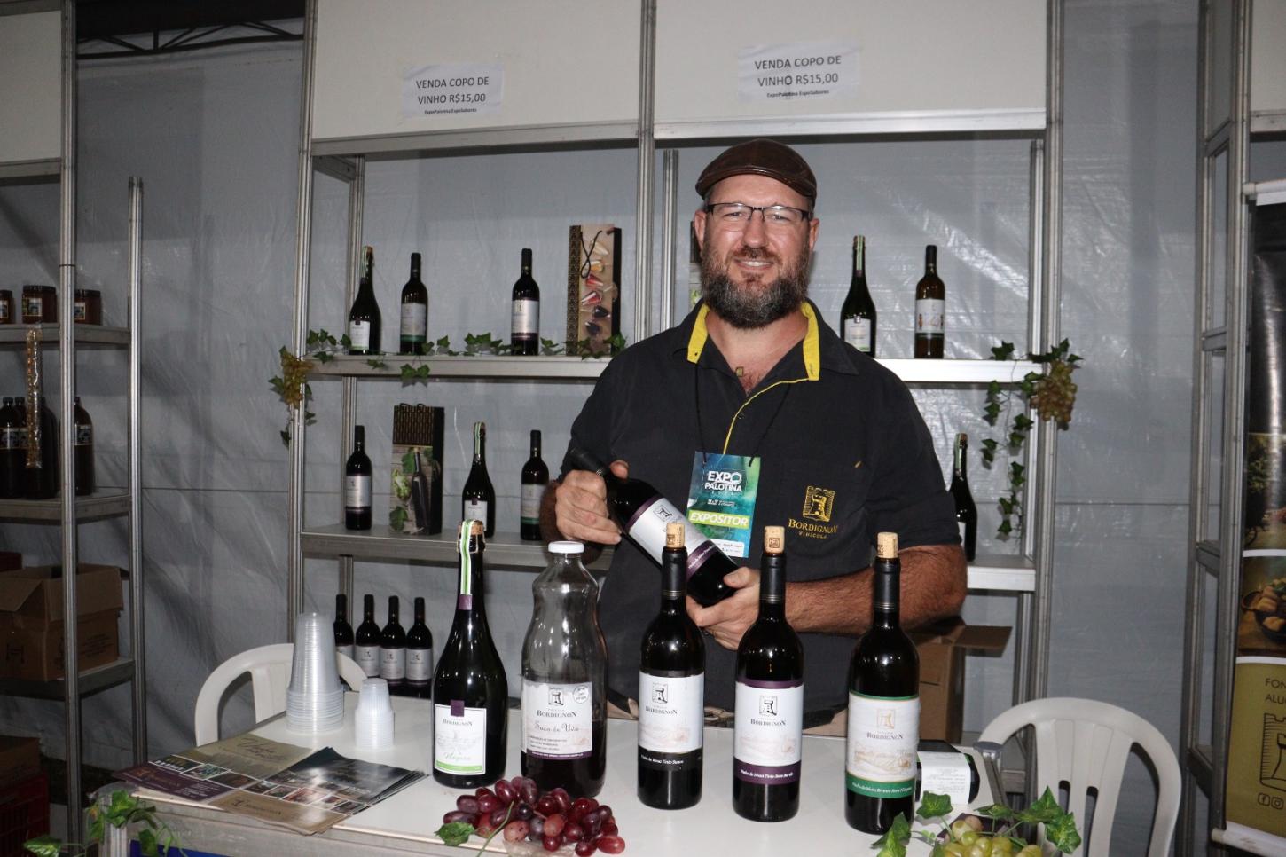Os vinhos da Vinícola Bordion, de Palotina, são destaque na Expo Sabores da Expo Palotina 2026, encantando os visitantes com aromas e sabores especiais da produção local