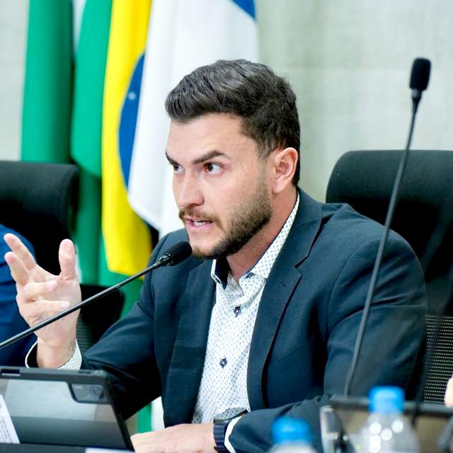 Thiago Mostachio apresentou 15 requerimentos cobrando informações e reforçando o papel fiscalizador da Câmara de Palotina