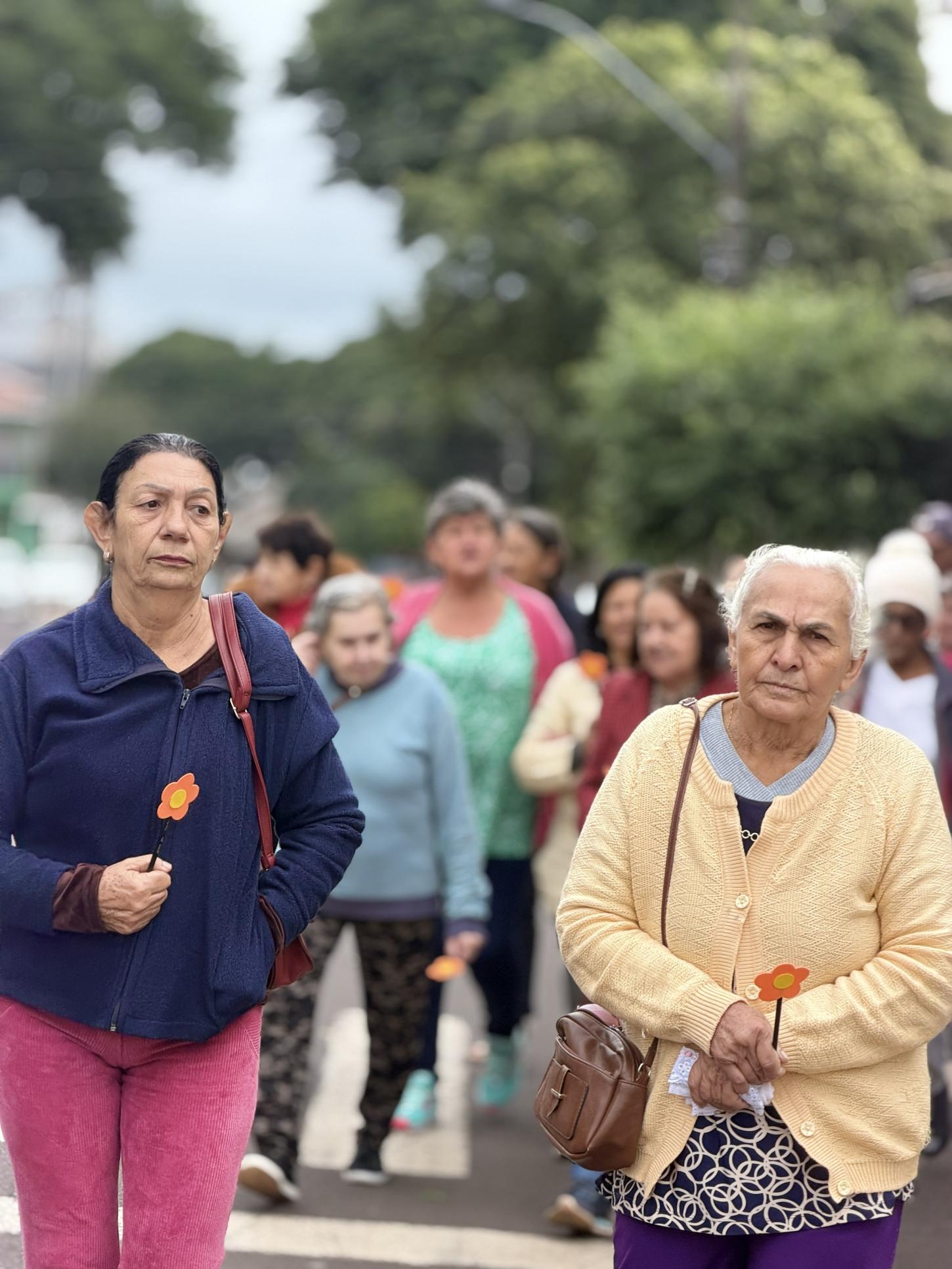🚶‍♀️🧡 Terra Roxa se uniu em uma grande caminhada do Maio Laranja na manhã desta segunda-feira (18), reforçando a conscientização e o combate ao abuso e à exploração sexual de crianças e adolescentes