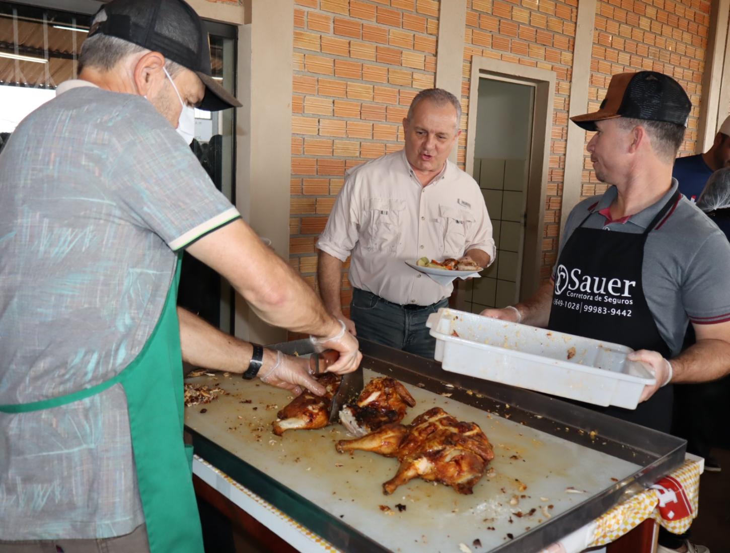 No sábado, dia 16, terá o prato típico Frango Grelhado, promovido pelo Rotary Clube Palotina
