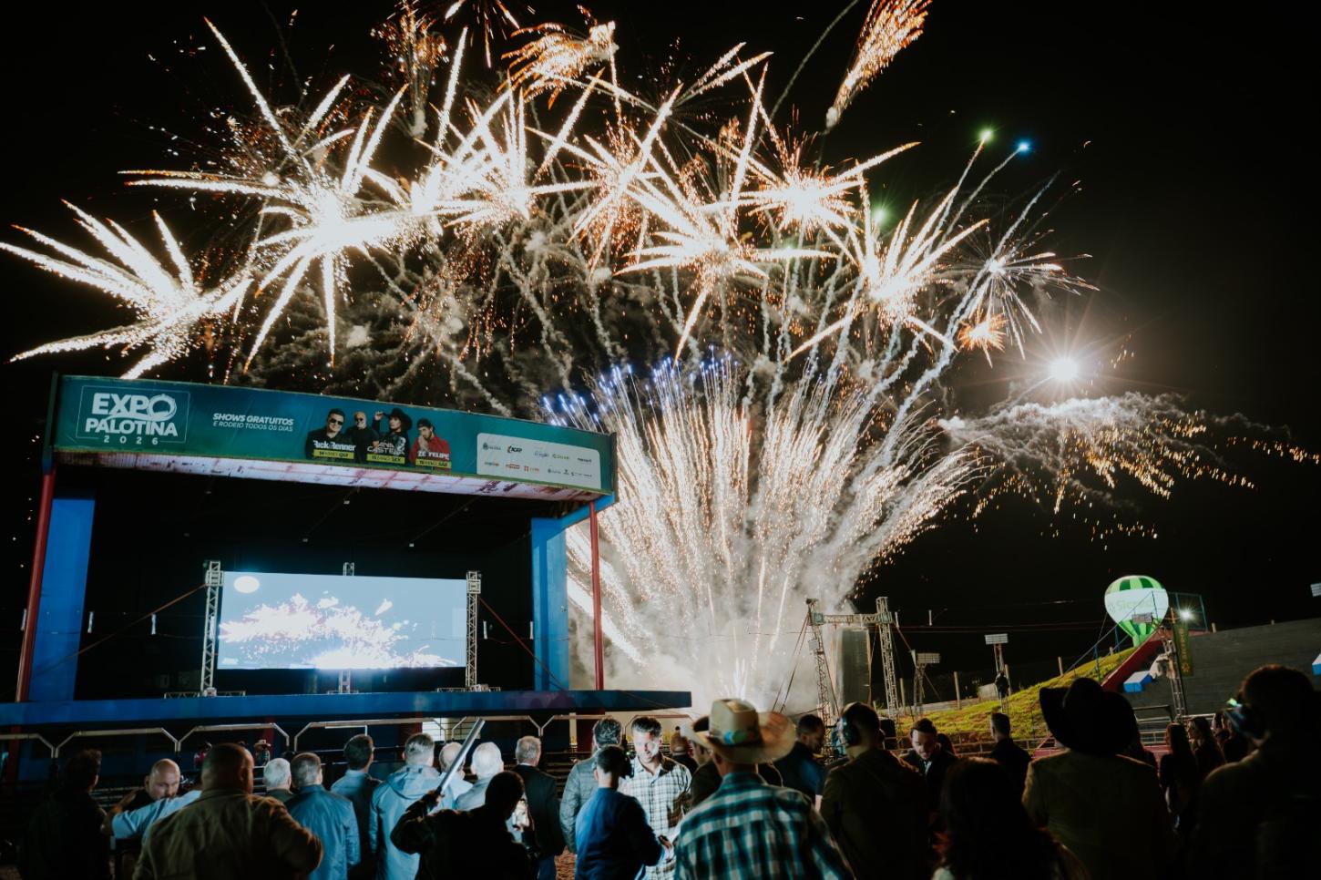 Show, rodeio e emoção marcam a primeira noite da Expo Palotina 2026