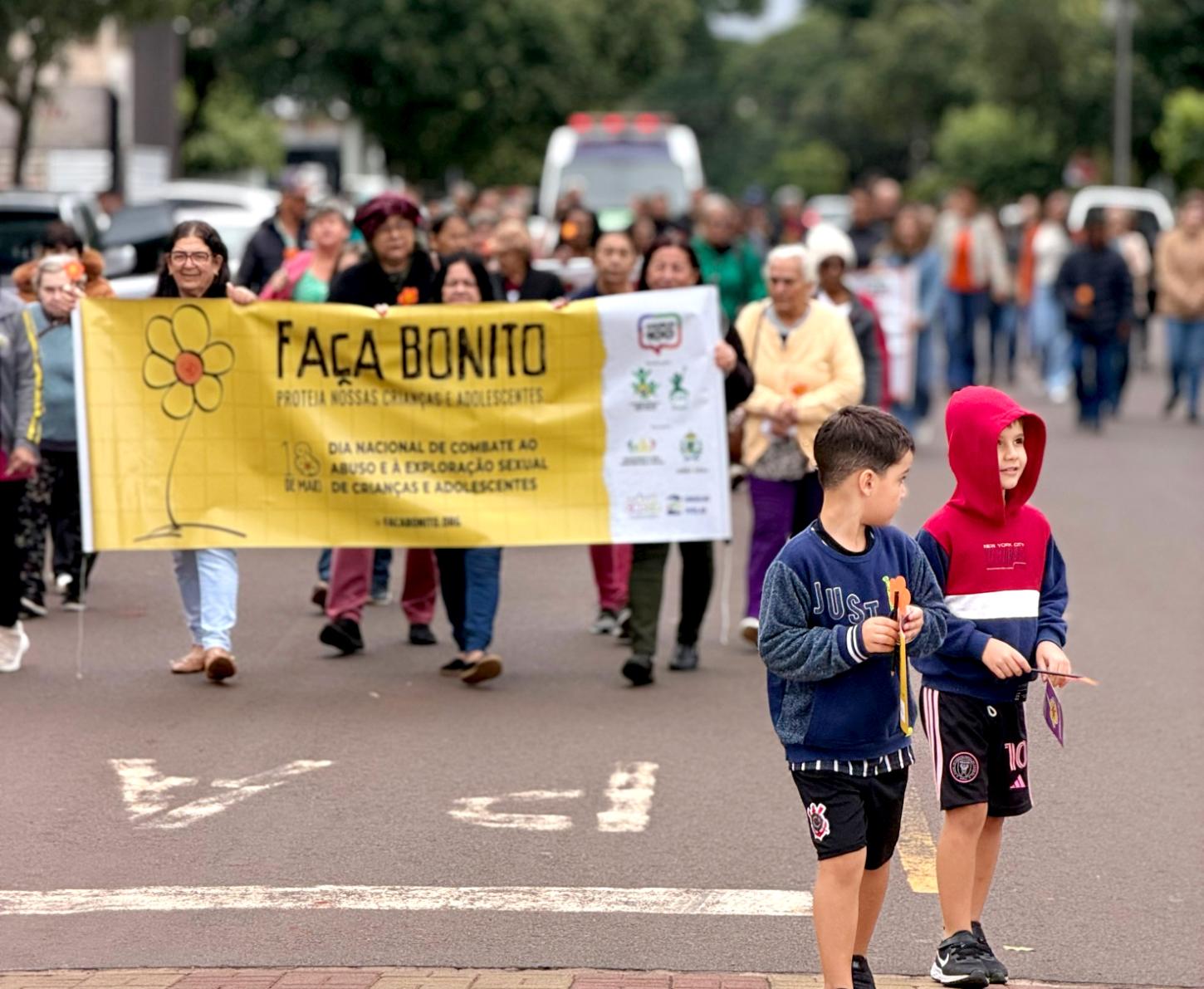 Terra Roxa une comunidade em caminhada contra abuso e exploração infantil