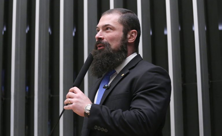 Comissão aprova parcelamento especial de dívidas tributárias para o setor de armas e munições