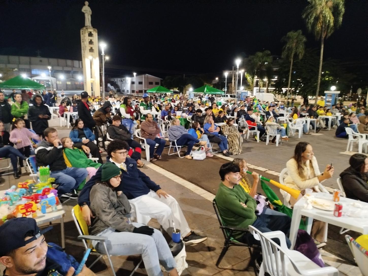 Público compareceu no jogo de estreia do Brasil na Copa do Mundo (Foto: Assessoria-Prefeitura)
