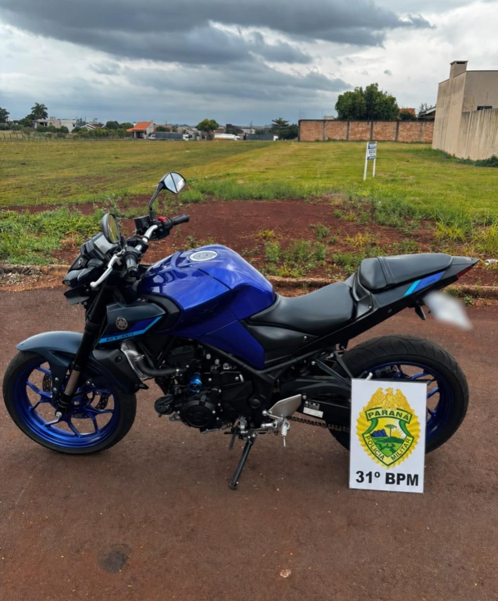 Motocicleta Yamaha MT-03 foi apreendida pela Polícia Militar durante fiscalização no Bairro Dallas, em Palotina