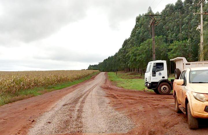 A ação integra o cronograma permanente de manutenção das estradas rurais do município (Foto: Assessoria - Prefeitura)