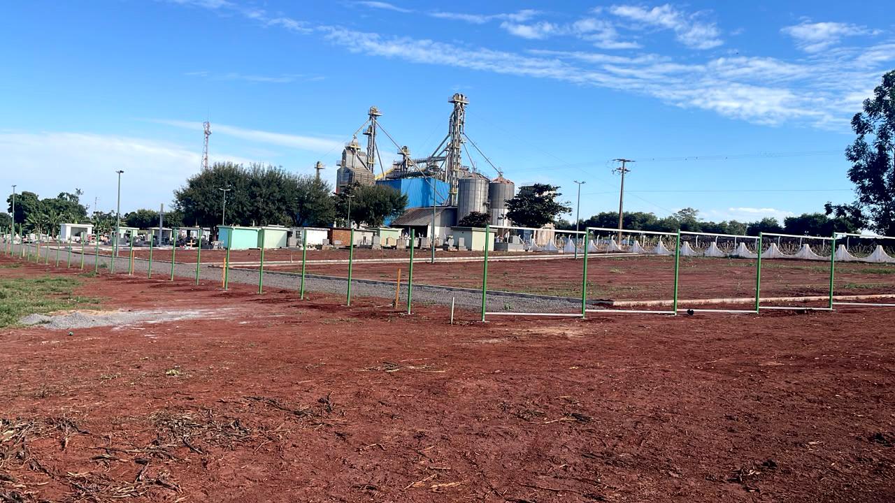 Novo cercamento do cemitério do distrito de São Camilo reforça a segurança, preservação e organização do espaço, atendendo uma antiga demanda da comunidade