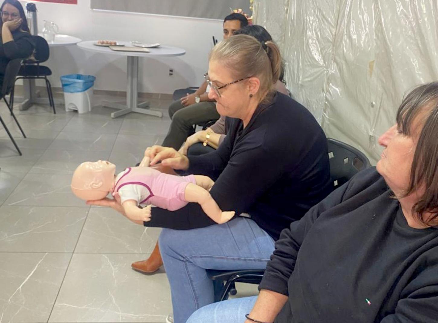 Capacitação em ação: Servidores da Secretaria Municipal de Assistência Social de Palotina participaram de curso de Primeiros Socorros ministrado pelo Corpo de Bombeiros