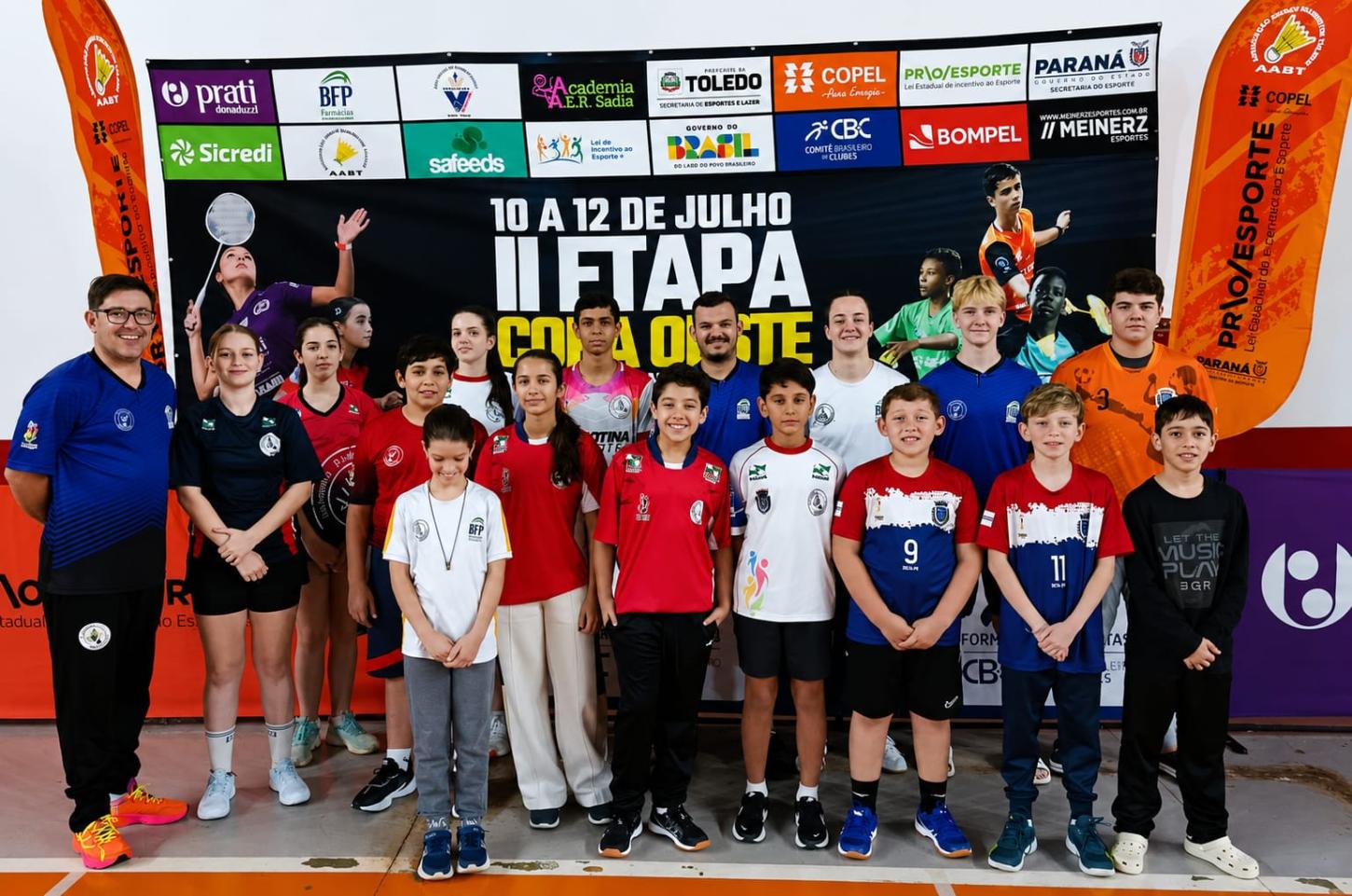 A equipe de badminton de Palotina conquistou 10 medalhas na 2ª Etapa da Copa Oeste de Badminton 2026, realizada em Toledo: 🥇 1 ouro, 🥈 3 pratas e 🥉 6 bronzes