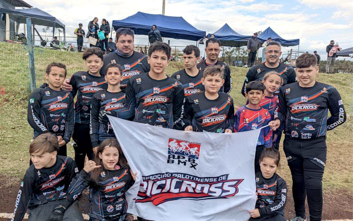 A equipe da Associação Palotinense de Bicicross (APB) representou Palotina com destaque em duas importantes competições realizadas em Toledo