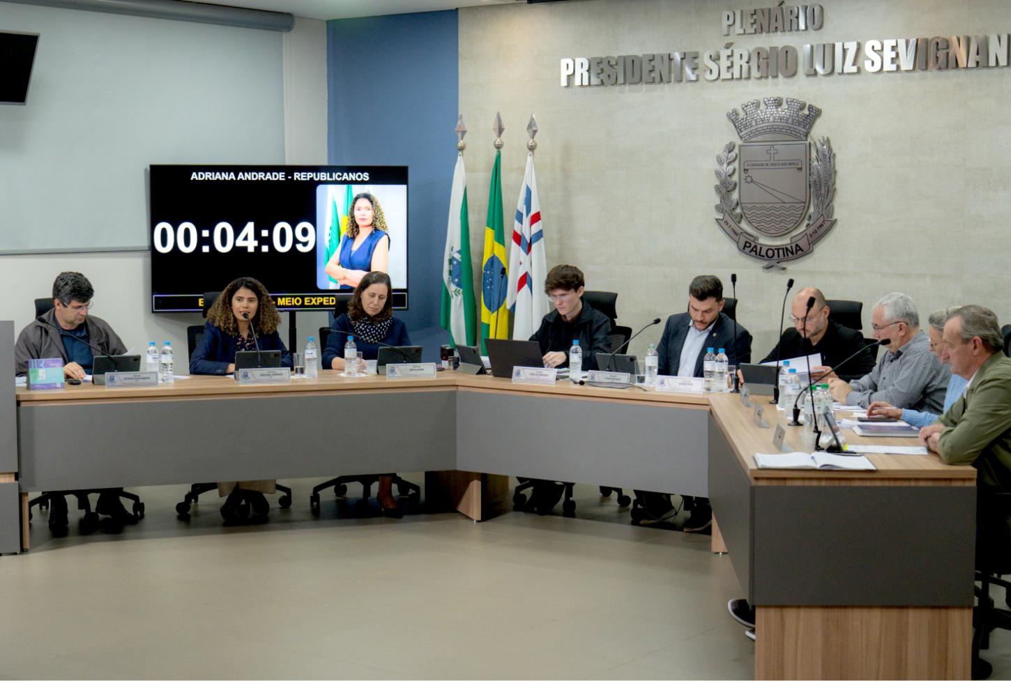 Vereadores de Palotina durante a 24ª Sessão Ordinária de 2026, marcada pela aprovação de projetos voltados ao fortalecimento da saúde pública, planejamento orçamentário, transparência administrativa e desenvolvimento do município