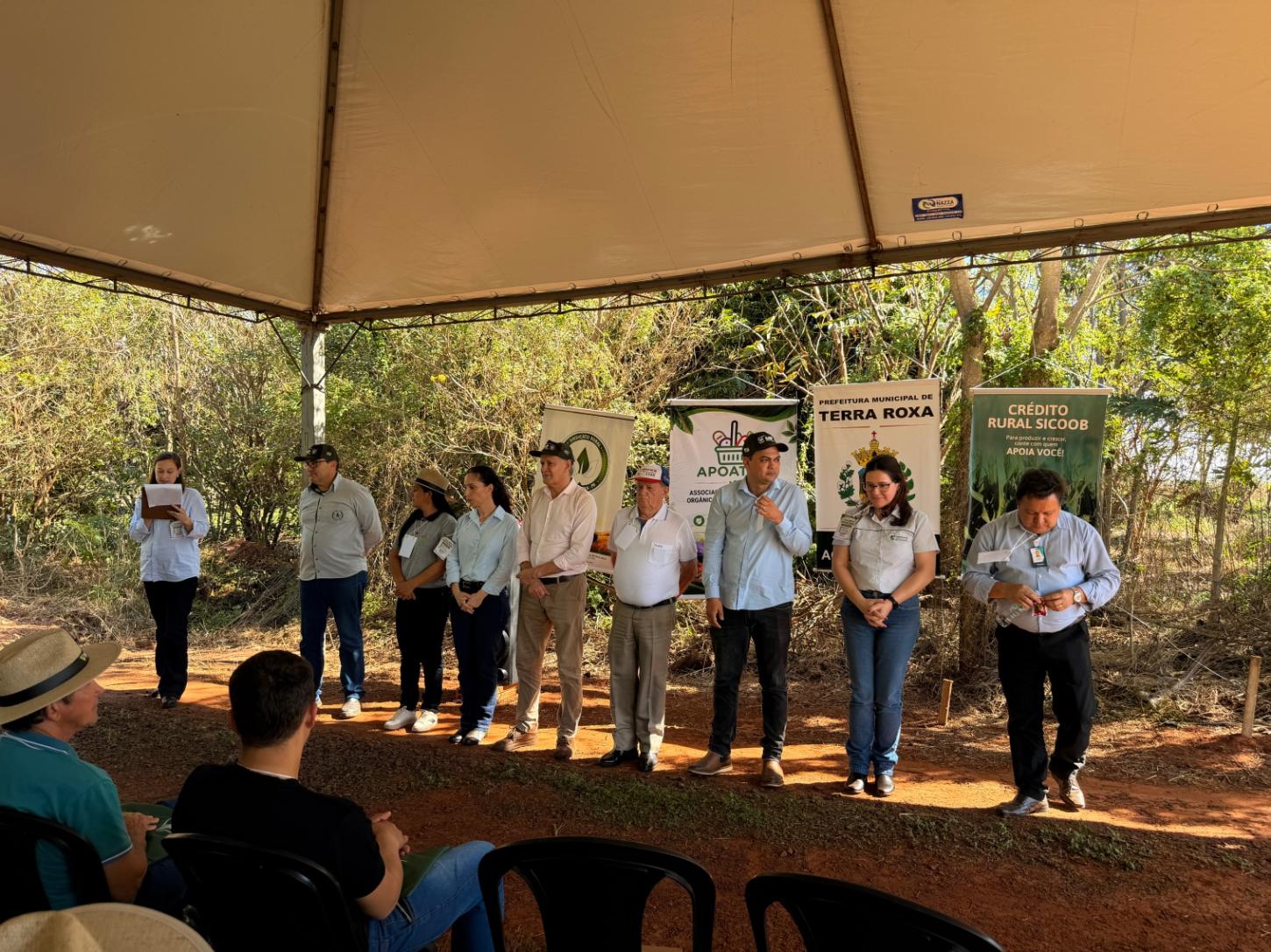 Produtores rurais participaram do 1º Dia de Campo da Agricultura Familiar, realizado em Terra Roxa