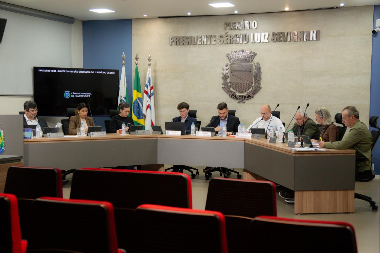 Vereadores de Palotina durante a 24ª Sessão Ordinária de 2026, marcada pela aprovação de projetos, emendas e requerimento ligados ao orçamento de 2027, alterações no PPA e na LDO, abertura de crédito especial e fiscalização das contas públicas