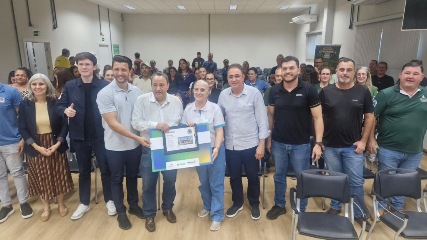 Autoridades, professores e diretores participaram de encontro na Acipa, em Palotina, onde foram apresentados os investimentos do Governo do Estado na educação do município, que já ultrapassam R$ 50 milhões