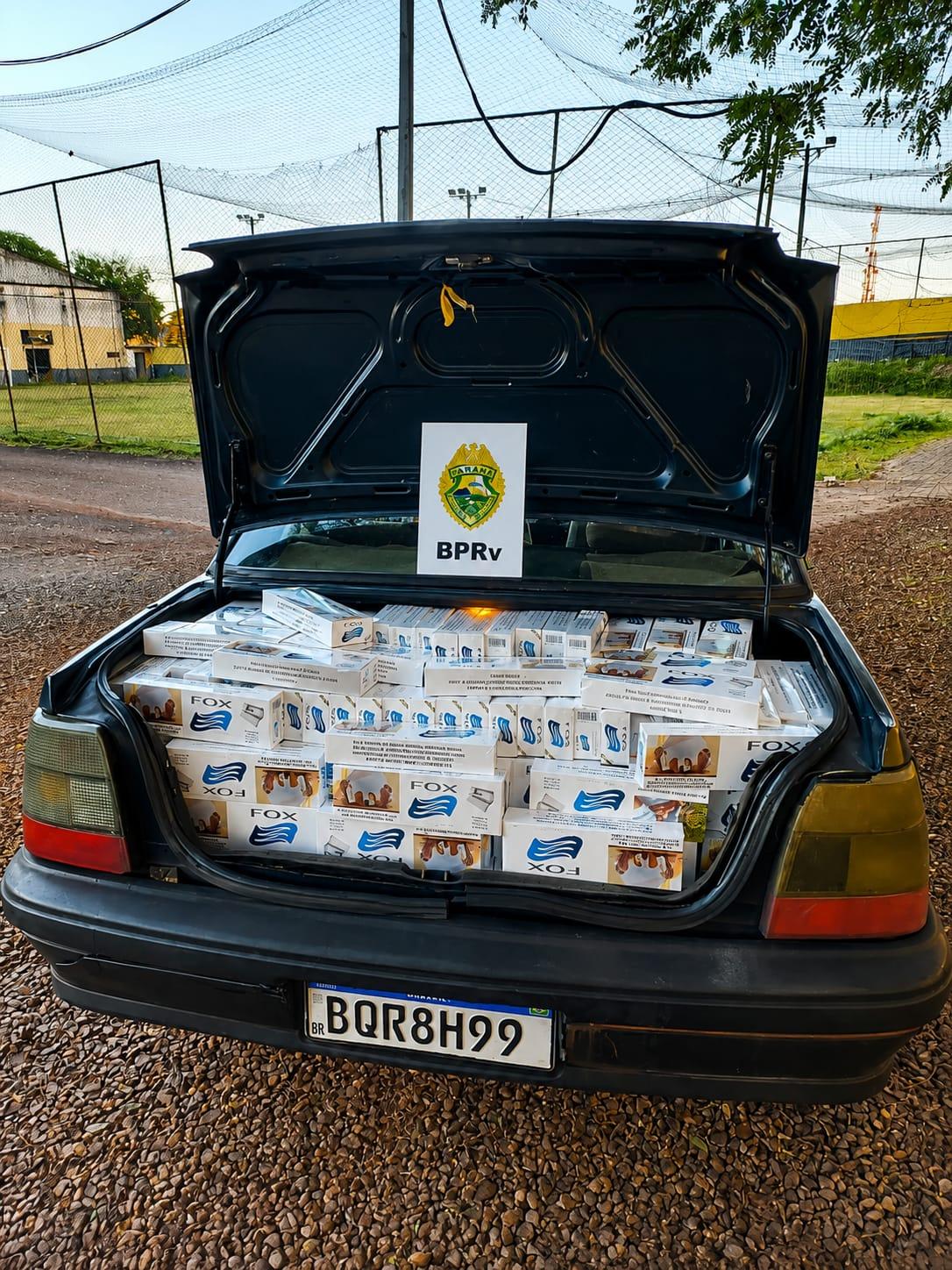 GM/Monza utilizado para transportar cerca de 400 pacotes de cigarros contrabandeados foi abordado pela Polícia Rodoviária na BR-277, em Santa Tereza do Oeste