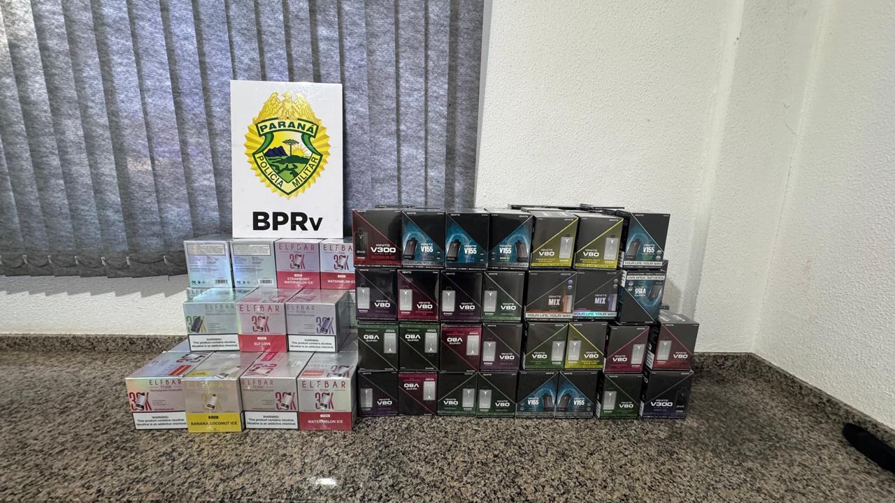 Equipe ROTAM da Polícia Rodoviária apreendeu um VW/Voyage carregado com 995 cigarros eletrônicos