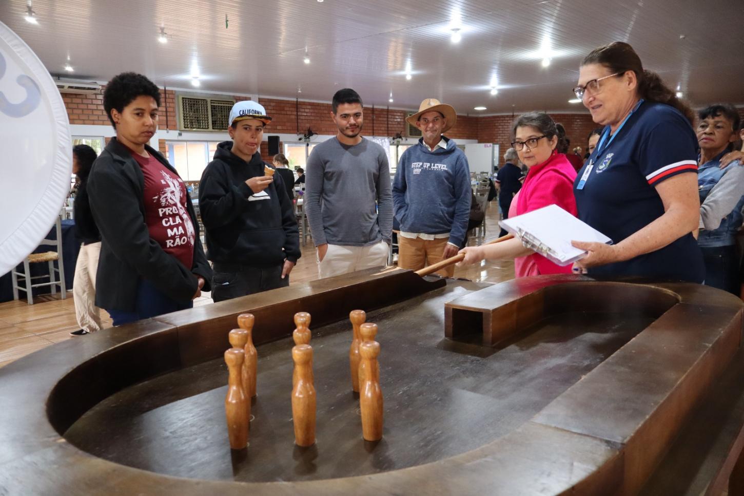 Integração e convivência: participantes do 1º Conexão BPC aproveitam os jogos recreativos promovidos pelo CRAS de Palotina, em uma programação voltada ao lazer, à socialização e ao fortalecimento de vínculos