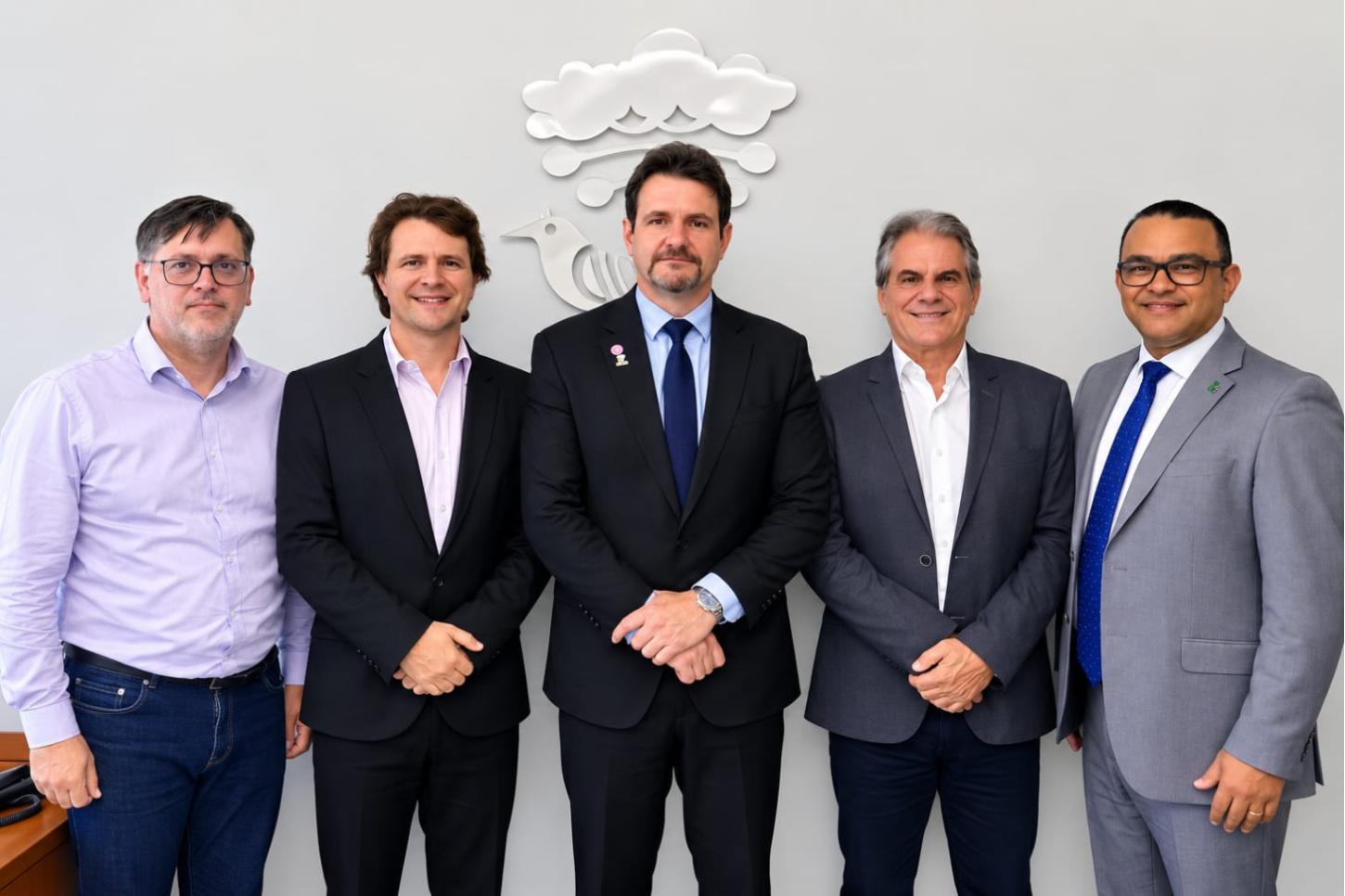 Diálogo sobre saúde: Luiz Ernesto de Giacometti participou de reunião com representantes do CRM-PR, na terça-feira (17), para discutir demandas da categoria médica e desafios relacionados à saúde pública no Paraná