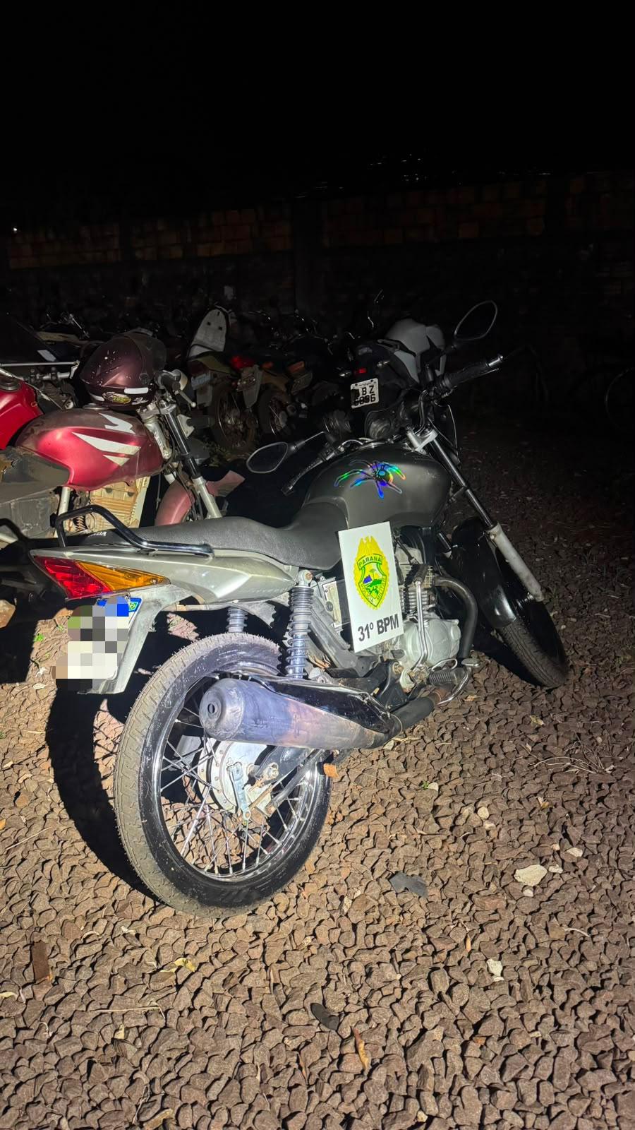 Motocicleta foi recolhida ao pátio da Polícia Militar após abordagem realizada nesta quarta-feira (19)