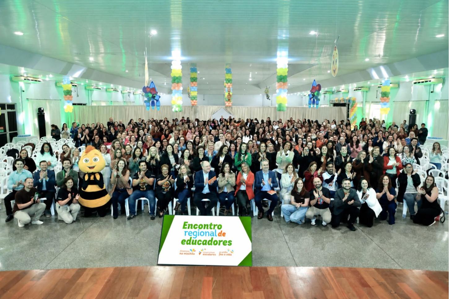 Mais de 1,1 mil educadores de 26 municípios do Paraná participaram do Encontro Regional de Educadores promovido pela Sicredi Vale do Piquiri Abcd PR/SP