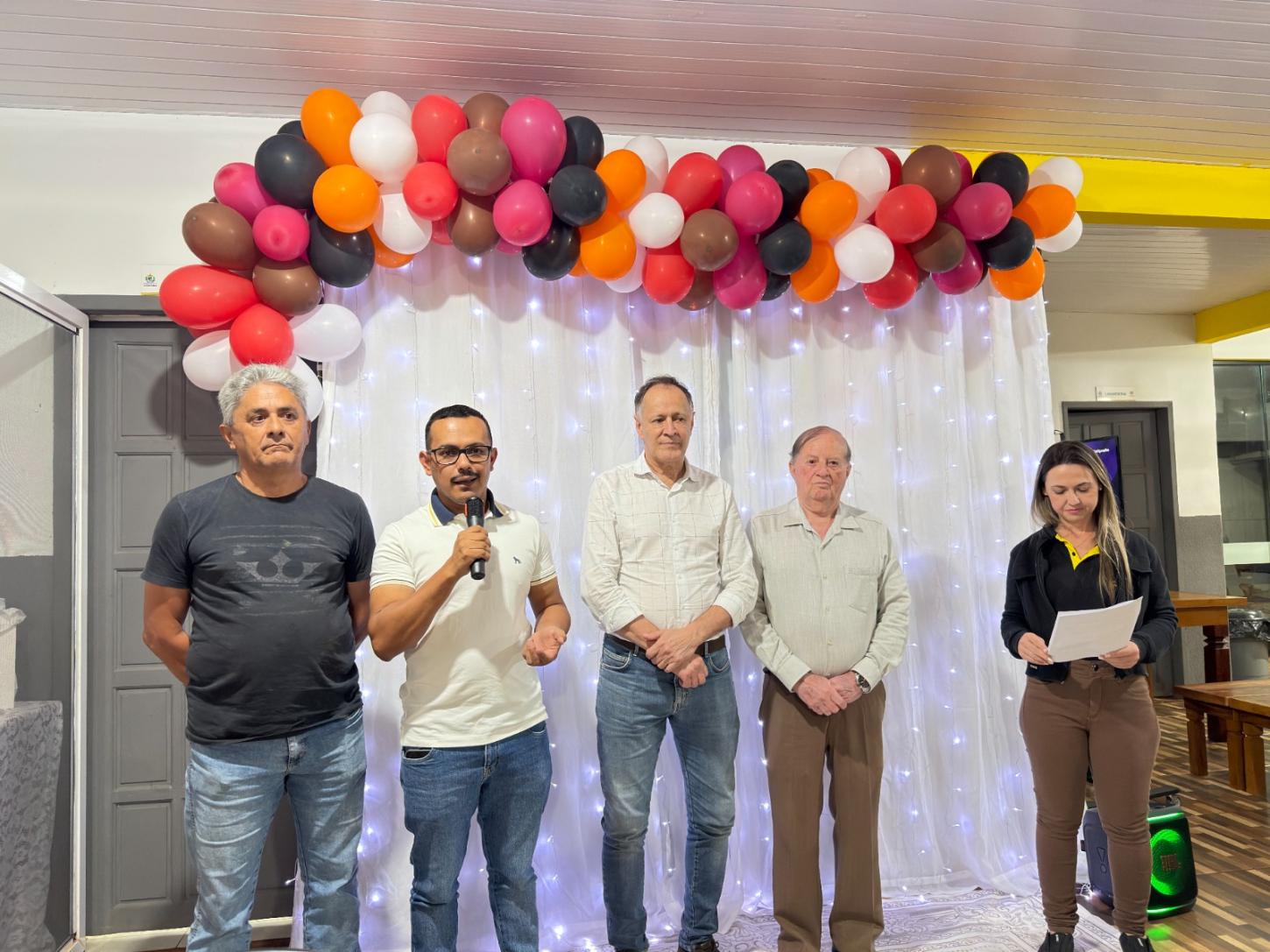 Autoridades prestigiaram o encontro do Projeto Cooperjovem em Alto Alegre, que reuniu alunos e famílias em uma noite marcada pela cooperação e realização de sonhos