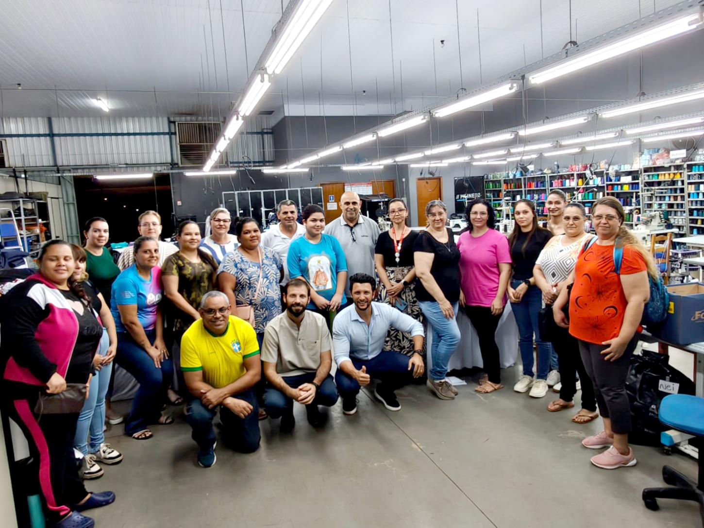 Qualificação profissional: participantes iniciaram o curso de Costura Industrial promovido pela Faculdade do Trabalhador de Palotina, em parceria com o Senai e apoio da Adprime