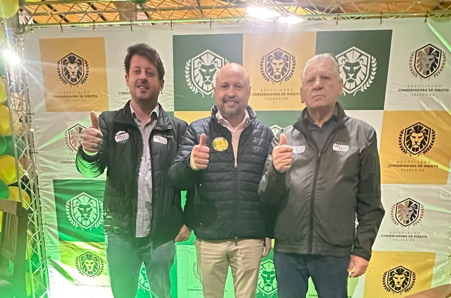 Natan e Dilceu Sperafico ao lado de Edson Vasconcelos, em um momento de união e diálogo entre lideranças que defendem os valores e as pautas da direita no Oeste do Paraná