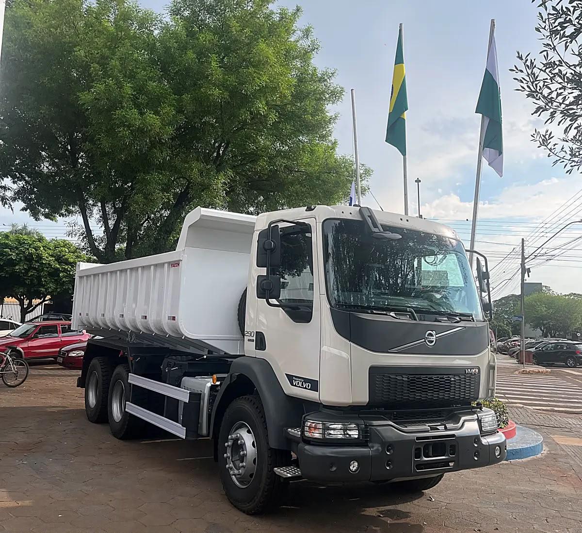Novo reforço para o interior de Palotina: caminhão basculante passa a integrar a frota municipal