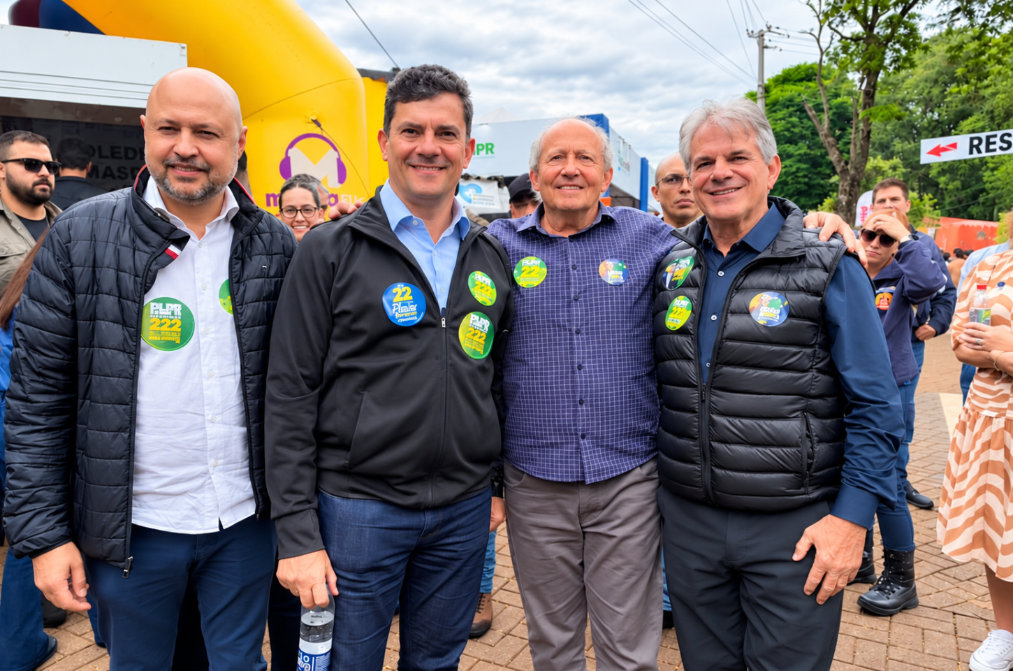 Luiz Ernesto acompanha Sergio Moro em agenda durante o Porco no Rolete de Toledo