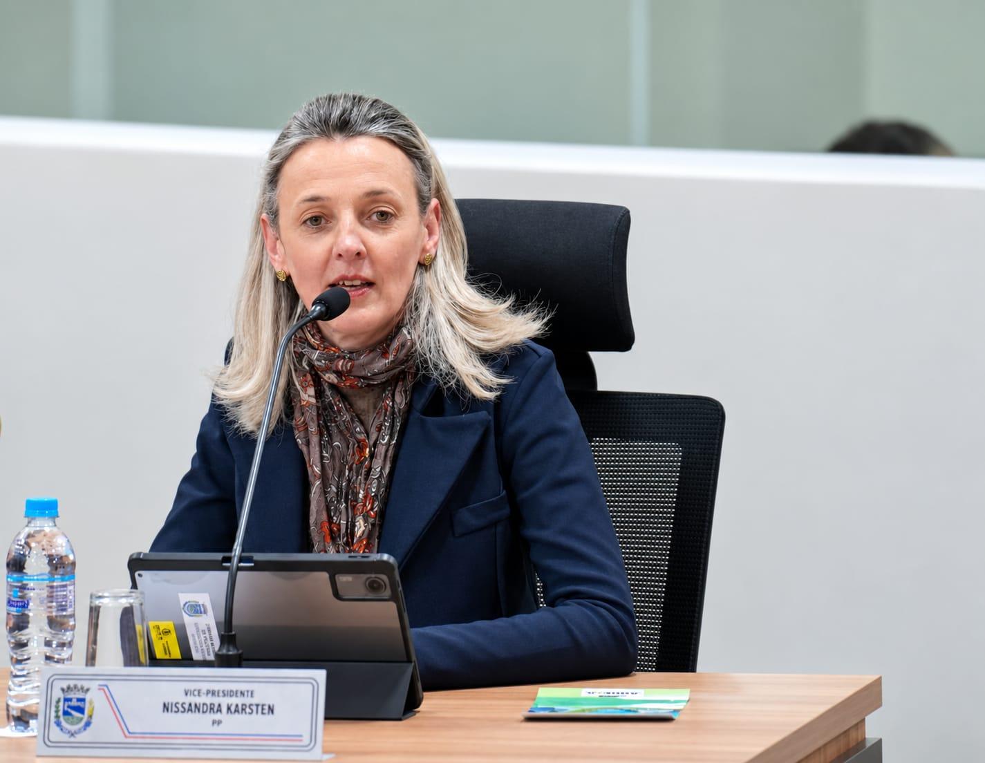 A vereadora Nissandra Karsten (PP) é autora dos projetos aprovados pela Câmara de Palotina que homenageiam Leila Moreno de Souza e Júlio Valentim Sartori, dando seus nomes, respectivamente, ao prédio do CISS e a uma rua no Bairro Santa Terezinha