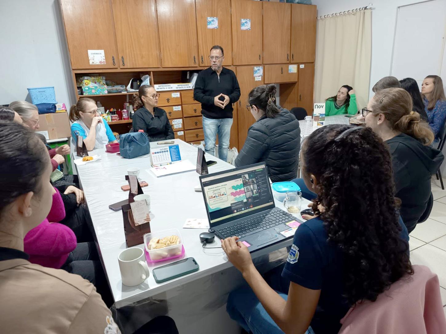 Representantes do SINDIPPA participam de encontro com professores da Rede Municipal de Ensino de Palotina durante agenda de visitas às escolas para dialogar sobre perdas salariais, direitos e valorização do magistério. (Foto: Divulgação/SINDIPPA)