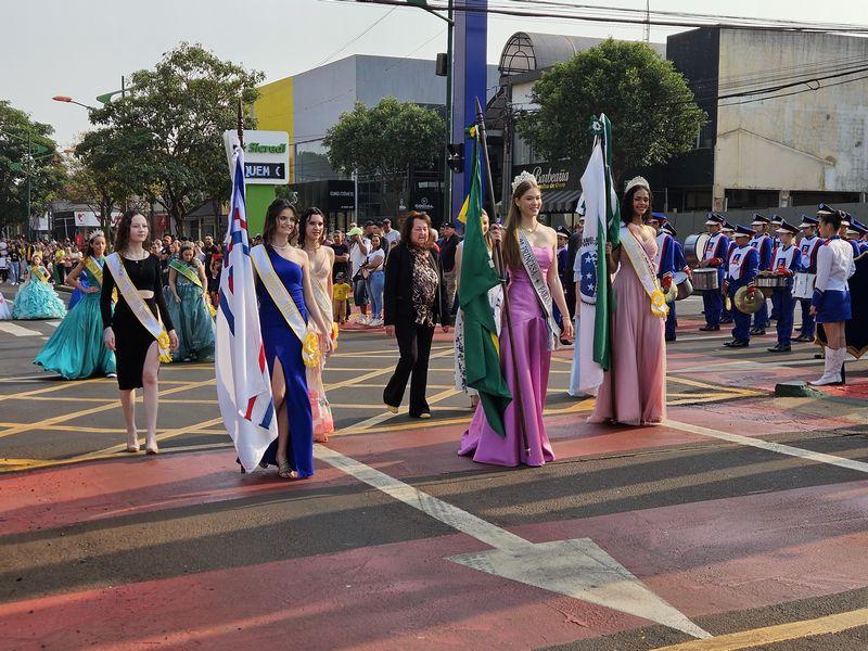Arquivo: Desfile Cívico realizado em anos anteriores em Palotina. Neste 7 de setembro, a Avenida Presidente Kennedy volta a receber escolas, entidades, associações, clubes de serviço e órgãos públicos para as comemorações da Independência do Brasil
