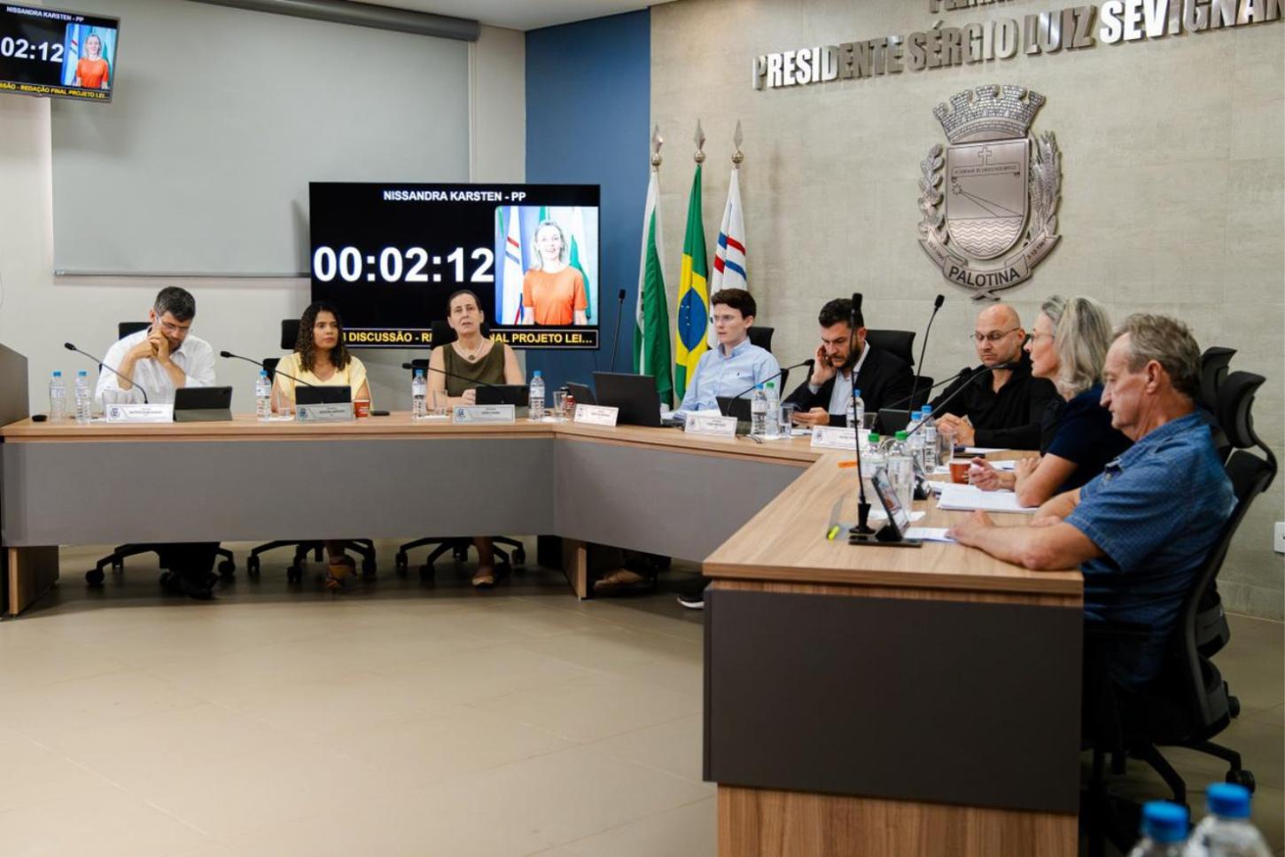 Vereadores de Palotina durante sessão ordinária que aprovou projetos nas áreas de saúde, desenvolvimento econômico e orçamento, além de requerimentos sobre o Centro Dia e o transporte coletivo do município
