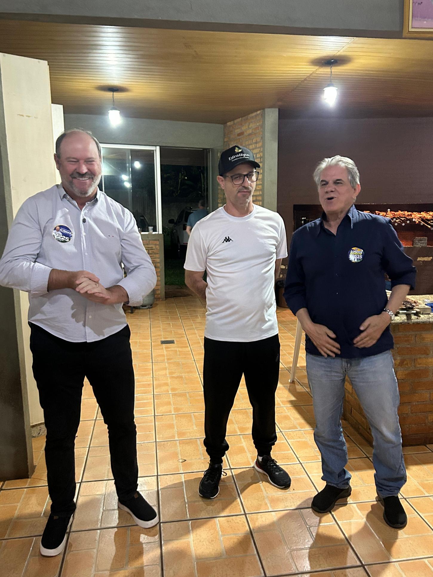 Ademar Dorfschmidt e Luiz Ernesto de Giacometti participaram de reunião na Associação do Troian, em Palotina, onde apresentaram suas trajetórias e principais bandeiras durante a reta final da campanha eleitoral. (Foto: Assessoria)