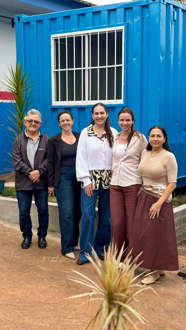 A presidente do Conselho Municipal de Saúde de Palotina, Dra. Juliana Baldi, e o vice-presidente Roberto Vilela, acompanhados por servidoras do Hospital Municipal, durante vistoria realizada nesta segunda-feira (14) para verificar instalações, adequações