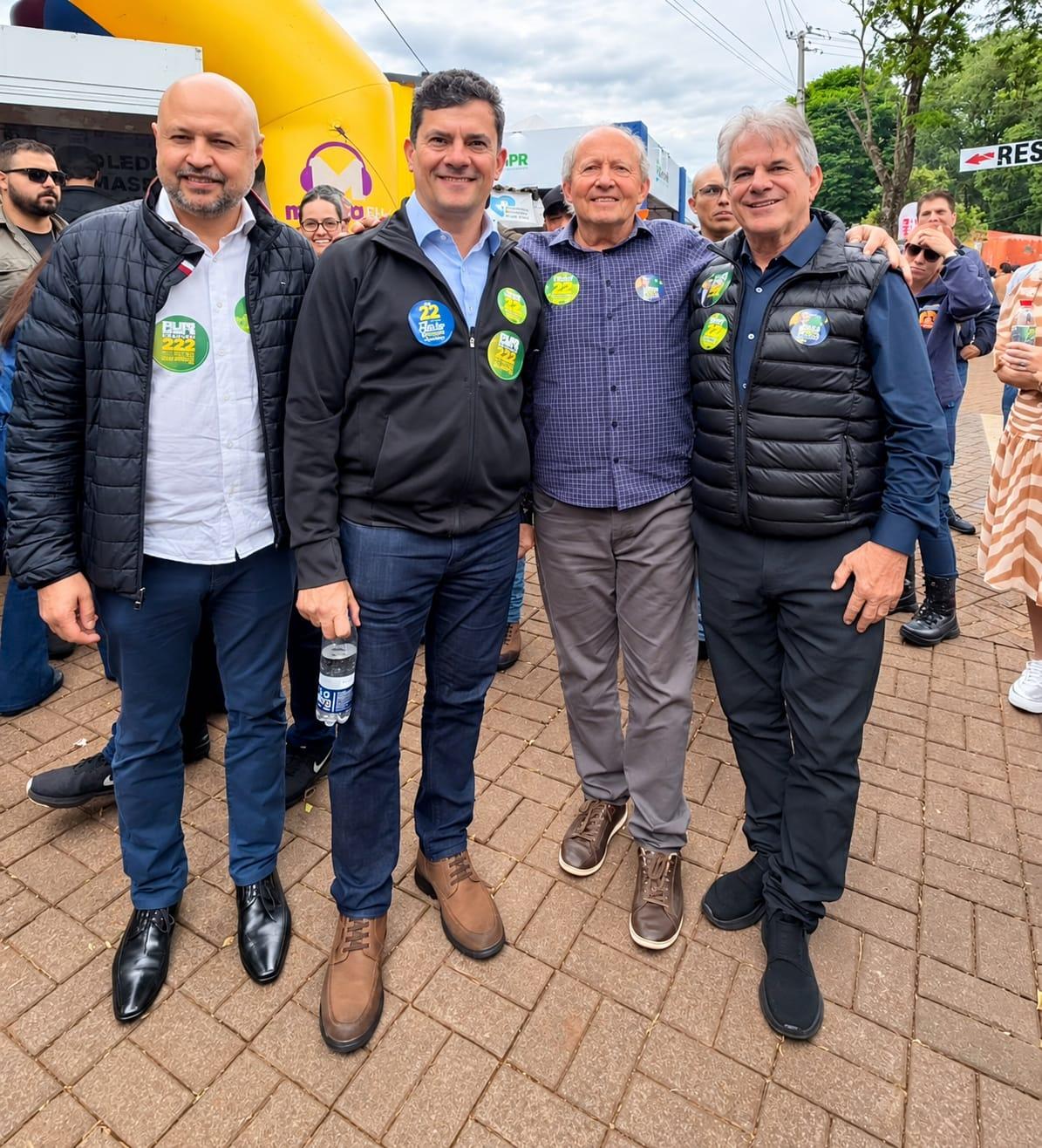 Edson Vasconcelos, Sergio Moro, João Burin e Luiz Ernesto de Giacometti durante agenda no Porco no Rolete de Toledo, na manhã deste domingo (13), em encontro marcado pela visita aos estandes e pelo contato com o público