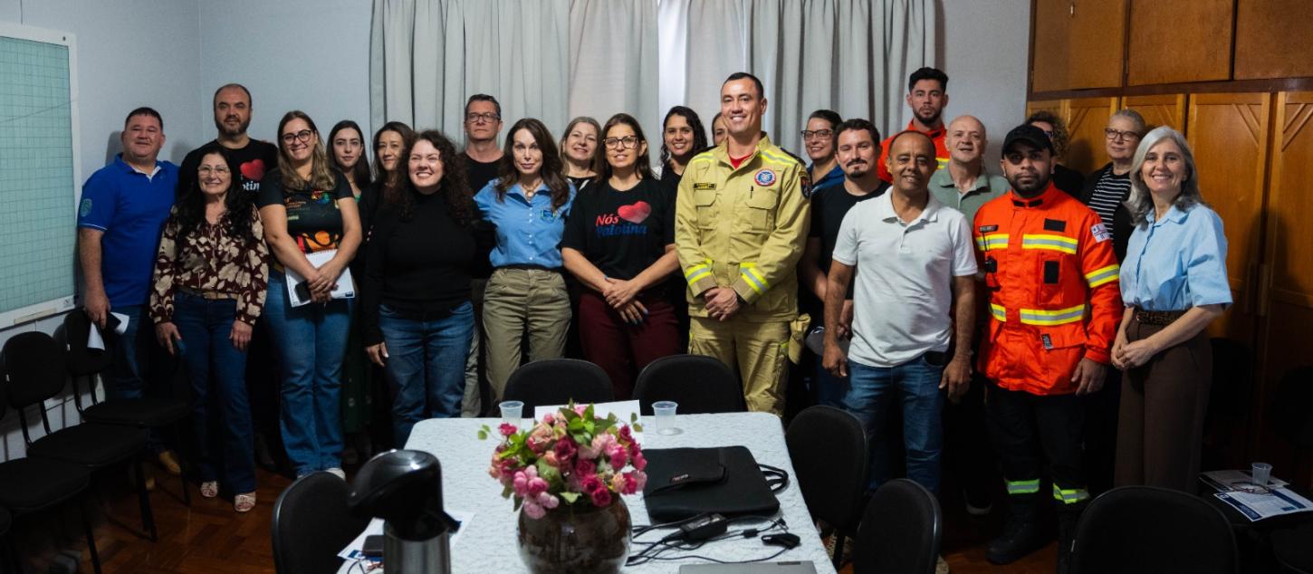 Prevenção climática: representantes da Administração Municipal, Defesa Civil, Corpo de Bombeiros e órgãos de segurança participaram da reunião que alinhou ações do Plano de Contingência de Palotina para prevenção e resposta a possíveis eventos climáticos