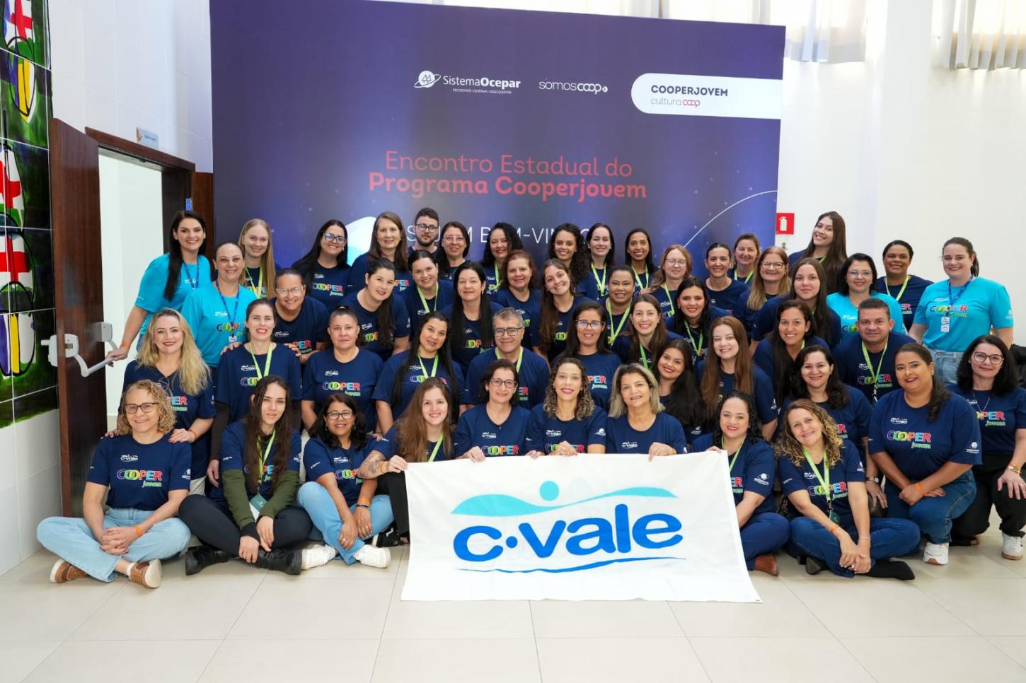 Educadores dos oito municípios atendidos pelo Programa Cooperjovem da C.Vale participaram do encontro estadual, em Matinhos – foto: Leo Oliveira