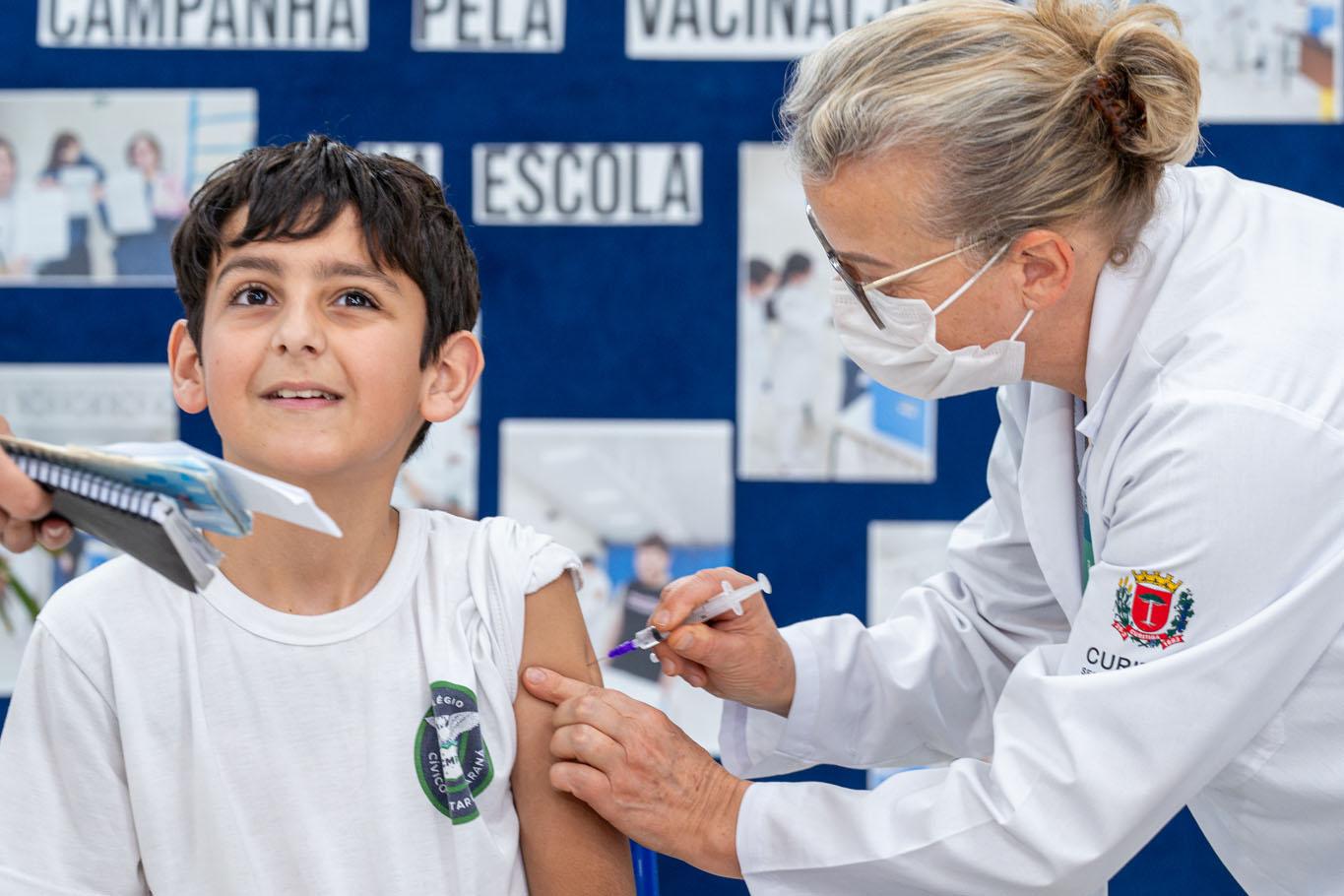 Paraná supera 87 milhões de doses aplicadas no período analisado e alcança a maior cobertura vacinal da última década (Foto: SESA)